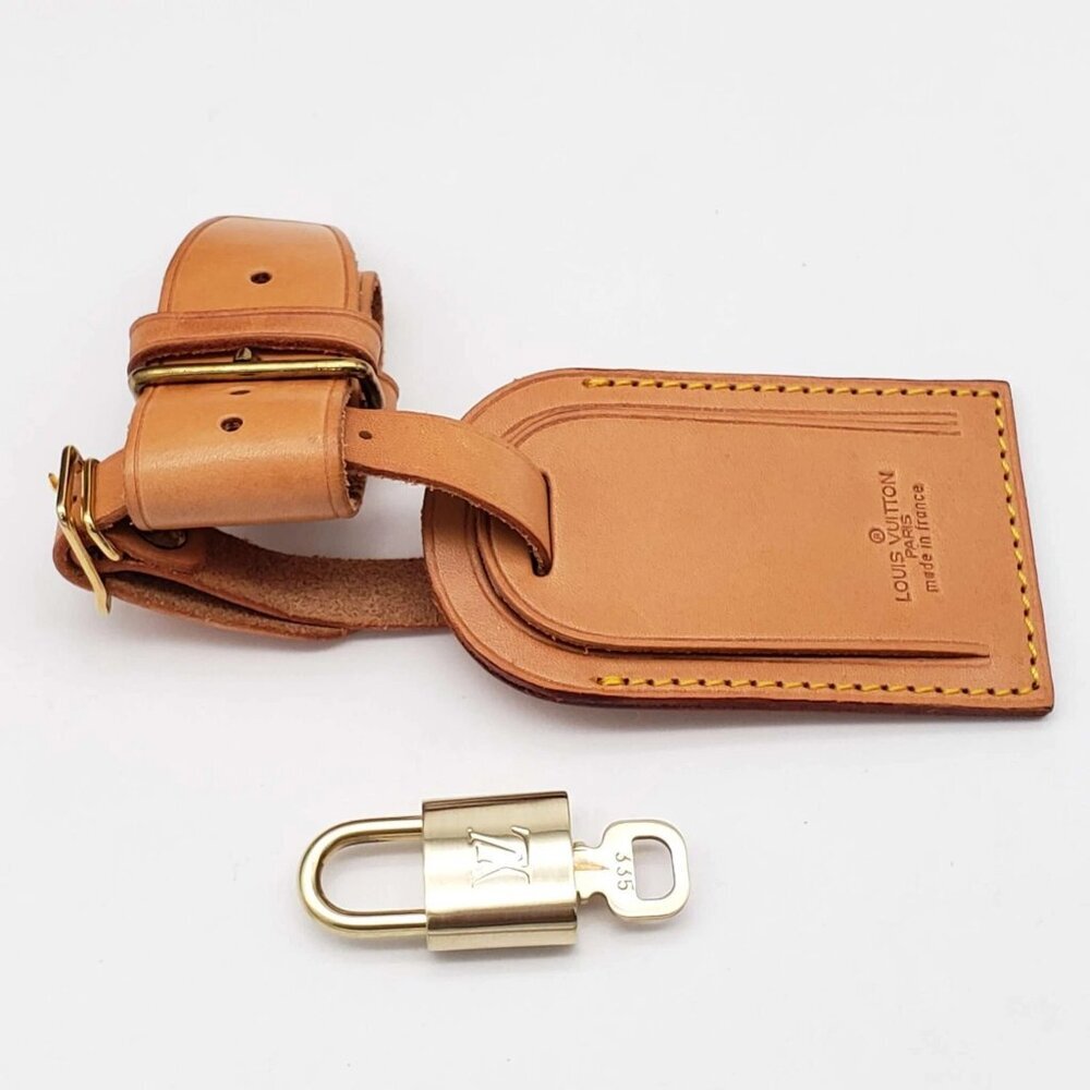 Authentic Louie Vuitton Luggage tag/Nametag with Gold Padlock and Key Shiny - Picture 8 of 11